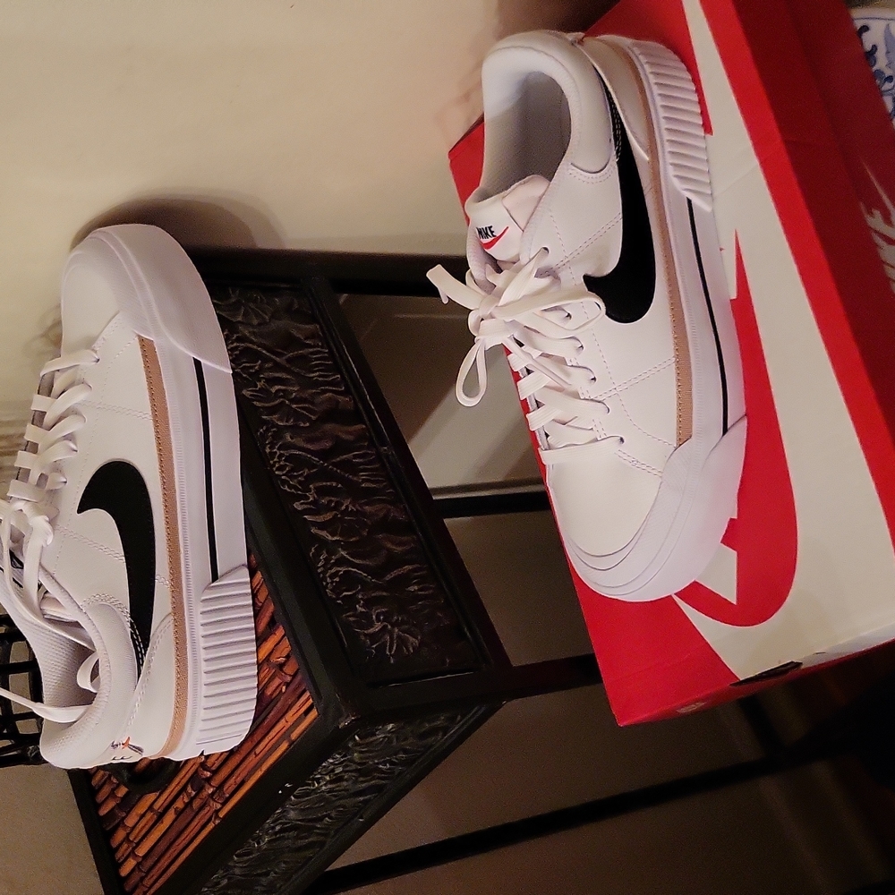 Nike women's Court legacy lift sneakers